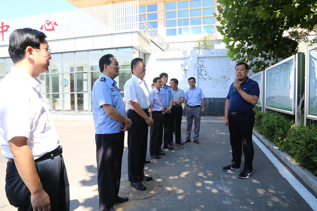 宋市长到东沙河.jpg