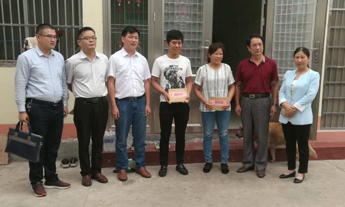 见义勇为慰问.jpg