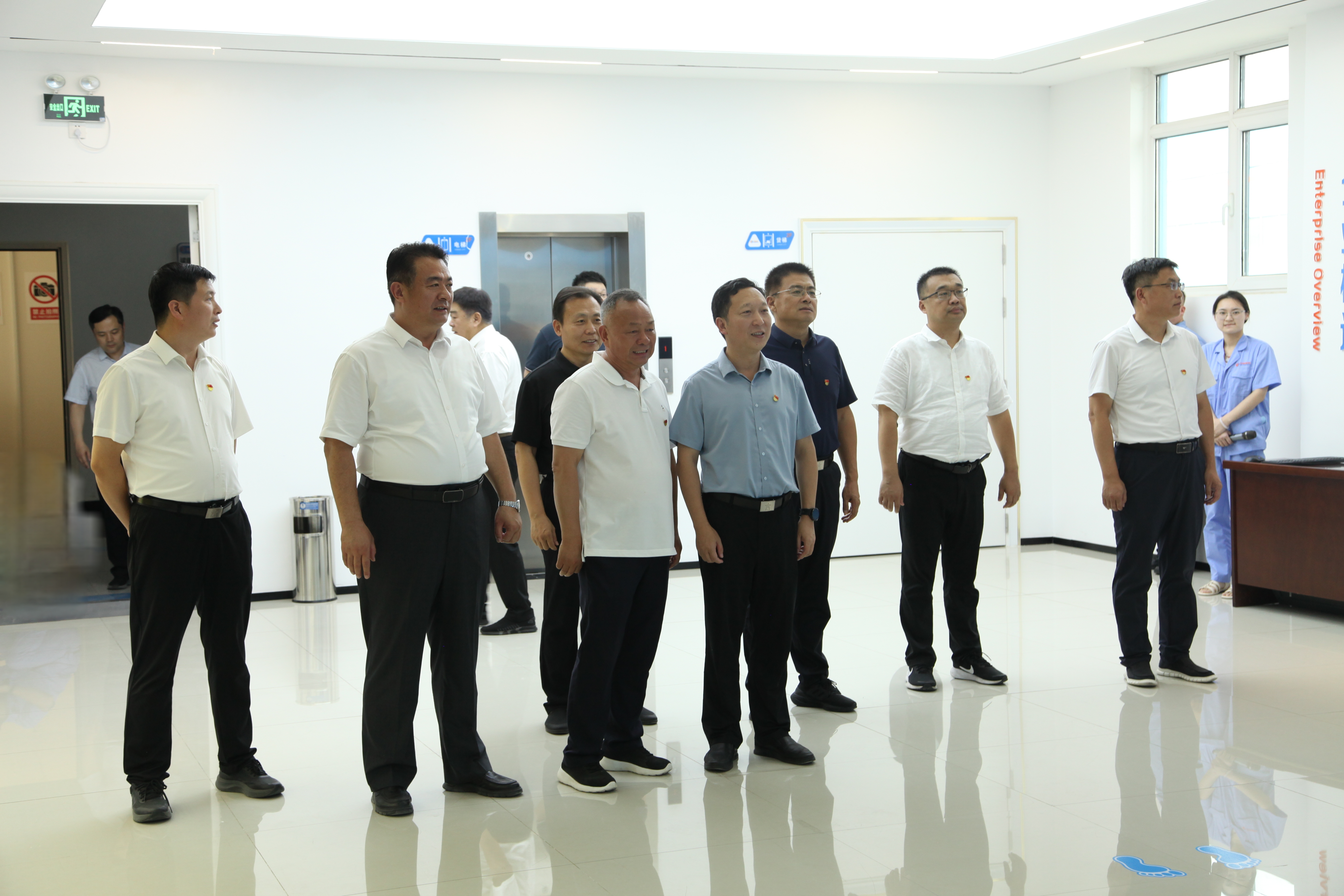市委政法委开展“情系职工 夏送清凉”活动