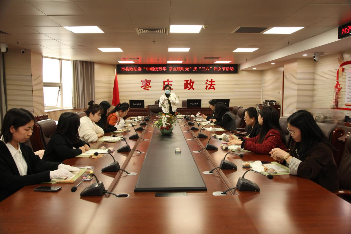 市委政法委举办“巾帼绽芳华  茶点暖时光”庆“三八”国际妇女节活动